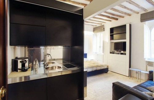 Rione V Ponte Apartment | Modern studio apartment for 2 close to Campo dei Fiori