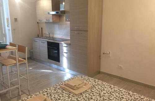 Historic Centre Apartment | Monolocale via Berthollet 6