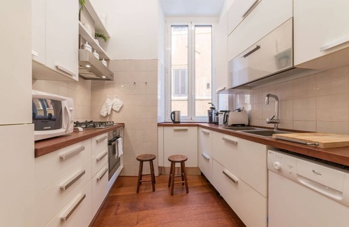 Rione V Ponte Apartment | Monte Giordano 4 Pax Apartment