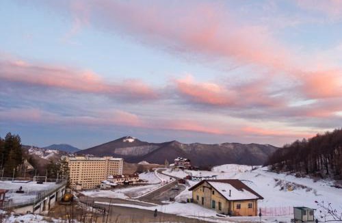Roccaraso Apartment | Mountain View Apartment with Garden, Roccaraso