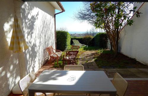 Villaggio Taunus Apartment | N107 - Numana, villetta con giardino