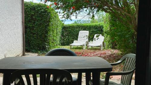 Villaggio Taunus Apartment | N107 - Numana, villetta con giardino
