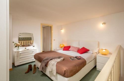 Rione VIII Sant'Eustachio Apartment | Navona White Apartment