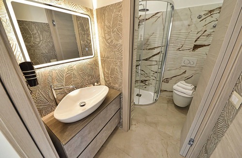 Rho House | Newly built double room with bathroom and wifi