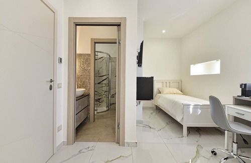 Rho House | Newly built double room with bathroom and wifi