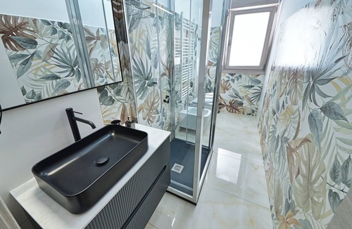 Rho House | Newly built room with wifi and large bathroom