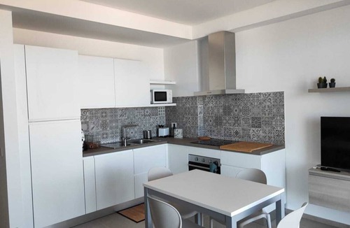 San Savino Apartment | newly built seafront apartment (unit 4), beach umbrella + 2 sunbeds included
