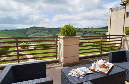 San Casciano dei Bagni Apartment | Nice apartment for 3 guests with pool, A/C, WIFI, TV, terrace, panoramic view and parking