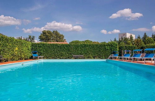 Castiglione del Lago Apartment | Nice apartment for 4 guests with WIFI, pool, patio and pets allowed
