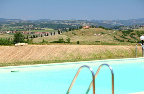 Ponte di Gabbiano Villa | Nice apartment in villa for 8 guests with pool, WIFI, TV, pets allowed and parking, close to Siena