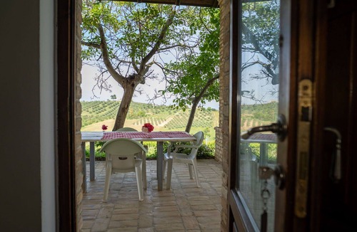 Citta Sant'Angelo Apartment | Nice apartment for 4 people with pool, A/C, WIFI, TV, patio and pets allowed
