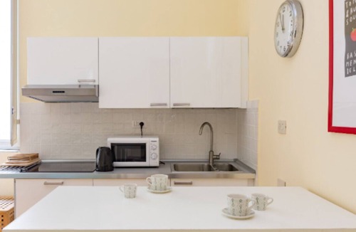 Monti Apartment | Nice apartment behind the Colosseum and Imperial Forums
