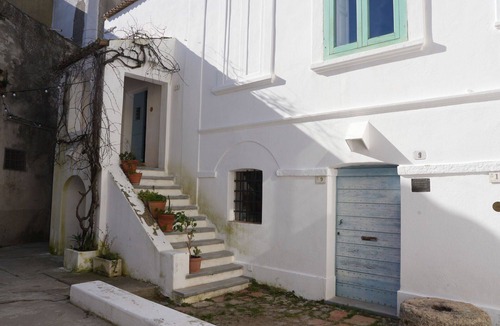 Strongoli Apartment | Nice apartment for 2 guests with WIFI, balcony and pets allowed