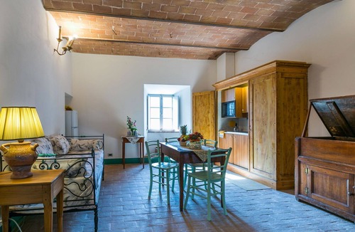Stigliano Apartment | Nice apartment for 3 guests with WIFI, TV, patio, pets allowed and panoramic view