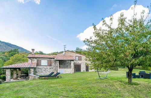 Montieri Apartment | Nice apartment for 4 people with WIFI, TV, patio, pets allowed and parking