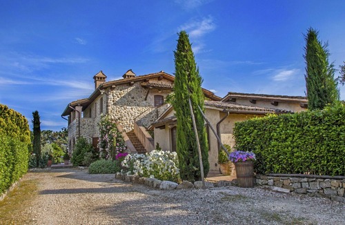 Allerona Apartment | Nice apartment for 4 people with WIFI, pool, TV, patio and pets allowed