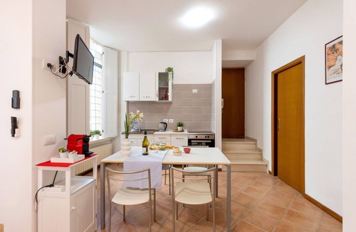Jesi Apartment | Nice apartment for 4 people with WIFI, TV and pets allowed