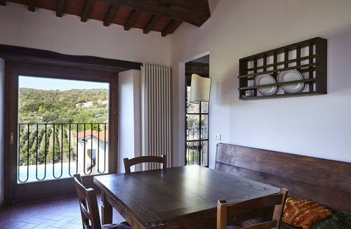 Capolona Apartment | Nice apartment for 5 people with WIFI, pool, TV, pets allowed and panoramic view, close to Arezzo