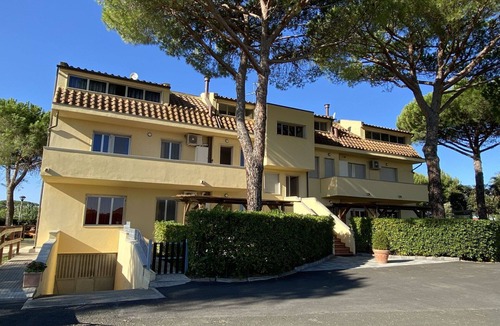 Cecina Apartment | Nice apartment for 6 people with WIFI, A/C, pool, TV, patio and pets allowed