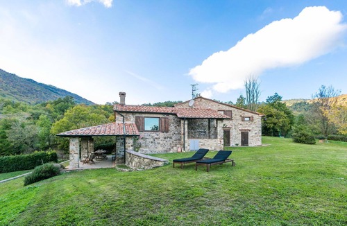 Montieri Apartment | Nice apartment for 9 guests with WIFI, TV, patio and pets allowed