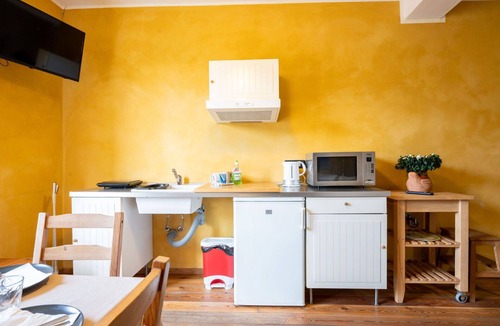 Cortemilia Apartment | Nice apartment for 6 people with WIFI, pool, TV, terrace and pets allowed