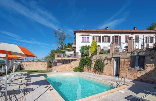 Cossombrato Apartment | Nice apartment for 4 guests with pool, WIFI, A/C, TV, patio and pets allowed