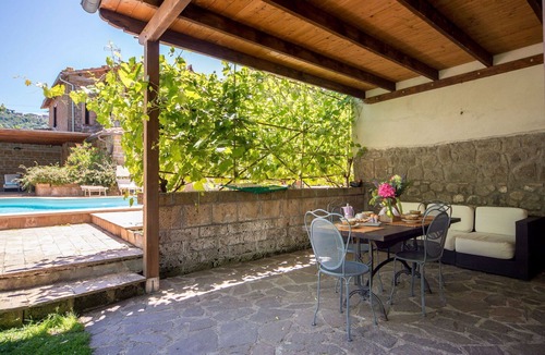 Montefiascone Villa | Nice apartment in villa with WIFI, pool, hot tub, TV, patio, pets allowed and panoramic view