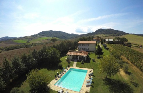 Pomarance Villa | Nice apartment in villa for 5 people with pool, WIFI, TV and veranda