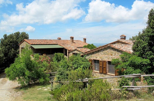 Paciano Villa | Nice apartment in villa for 4 people with pool, WIFI, TV, terrace and pets allowed