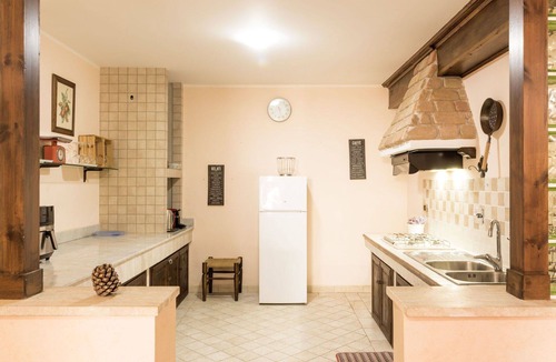 Roccagiovine Apartment | Nice apartment with WIFI, hot tub, private pool, TV, terrace, pets allowed and panoramic view