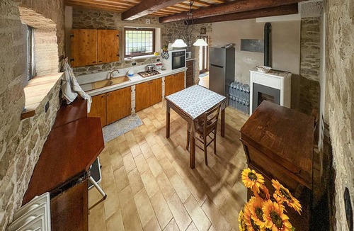 Colle San Valentino House | Nice home in Avenale di Cingoli