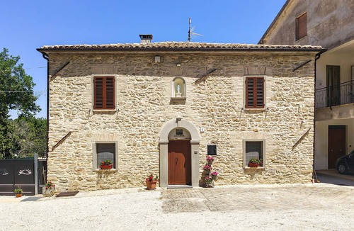 Colle San Valentino House | Nice home in Avenale di Cingoli