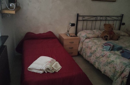 Madone Bed & Breakfast | Nice room, bathroom, outdoor space for the summer. Highway, airport, hospitals