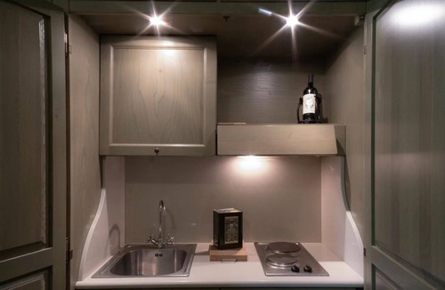 Agello Bed & Breakfast | Nice room for 4 guests with pool, WIFI, A/C, TV, veranda and pets allowed, close to Perugia