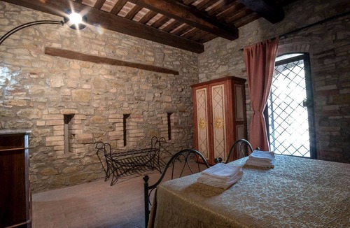 Agello Bed & Breakfast | Nice room for 4 guests with pool, WIFI, A/C, TV, veranda and pets allowed, close to Perugia