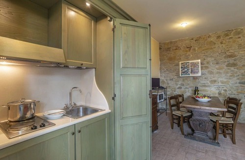 Agello Bed & Breakfast | Nice room for 4 people with pool, A/C, WIFI, TV, veranda and pets allowed, close to Perugia