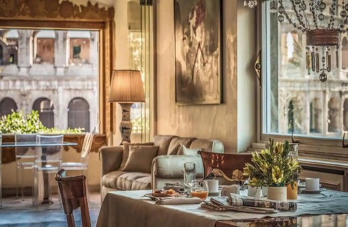 Campitelli Apartment | nLuxurious Apartment Overlooking the Colosseum