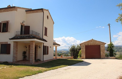 Monteleone di Fermo Apartment | Nonna 'Ttina's house