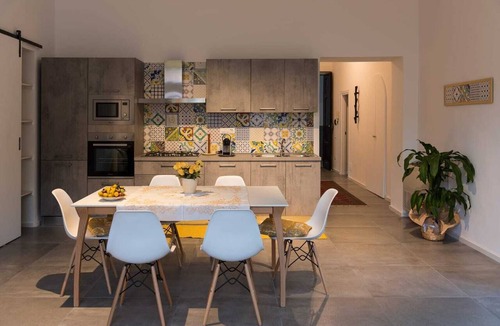 Historical Downtown Salerno Apartment | Nonna Vittoria Apartment