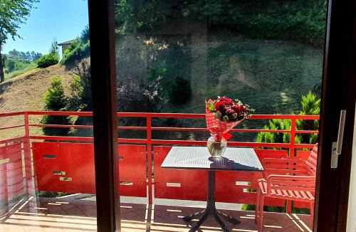 Mombercelli Apartment | Oasi del Monferrato - appartamento rosso