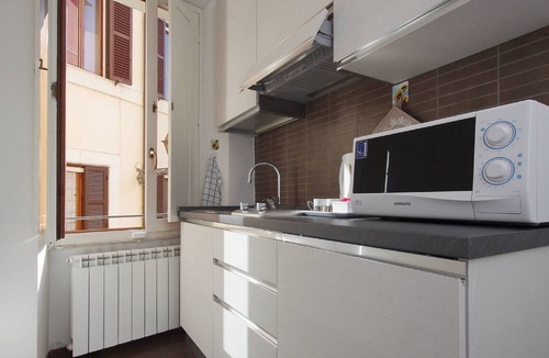 Rione XI Sant'Angelo Apartment | Old Rome area-6 pax-Silent-Air conditioned-Historical Roman building