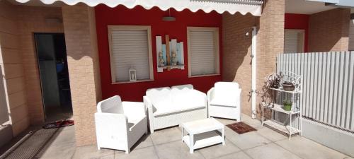 Marina di Montenero House | OLTRE CONFINE fronte mare