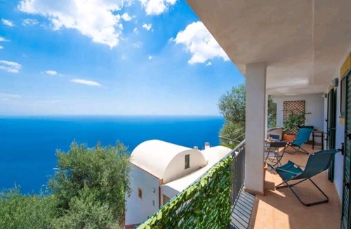 Furore House | On the Amalfi Coast: Romantic House "BOUGANVILLEA"