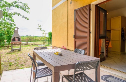 Grosseto Apartment | One room apartment with patio and private bathroom