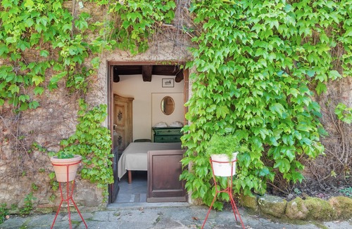 San Donato in Fronzano Apartment | Orcio – Romantic studio with private terrace near the pool