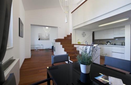 Rione III Colonna Apartment | Oriana Homèl Roma