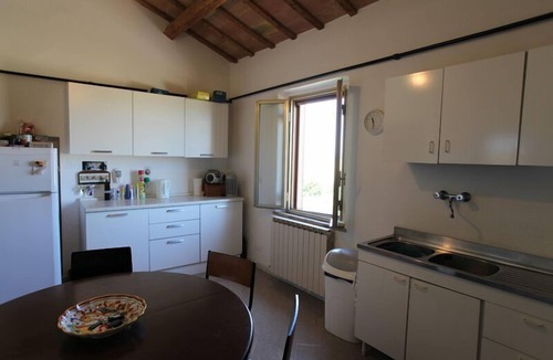Ostra Villa | Ostra Villa - Sleeps 8 - Pool - Garden - Parking