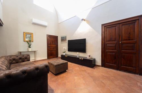 Arienzo Apartment | Palazzo Troisi Historic Apartment - Home Cinema
