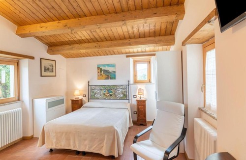 Caprese Michelangelo House | Panoramic stone apartment with swimming pool