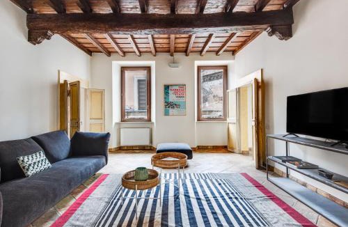 Rione VIII Sant'Eustachio Apartment | Pantheon Enchanting Luxury Apartment